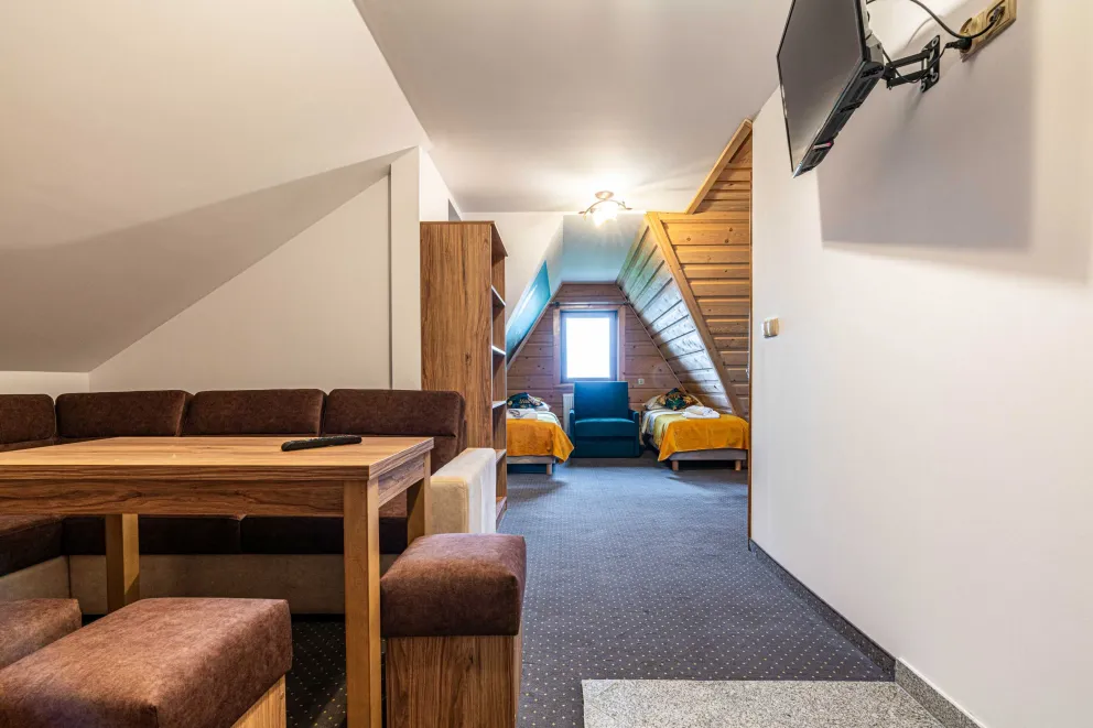 Apartament 5 osobowy na poddaszu
